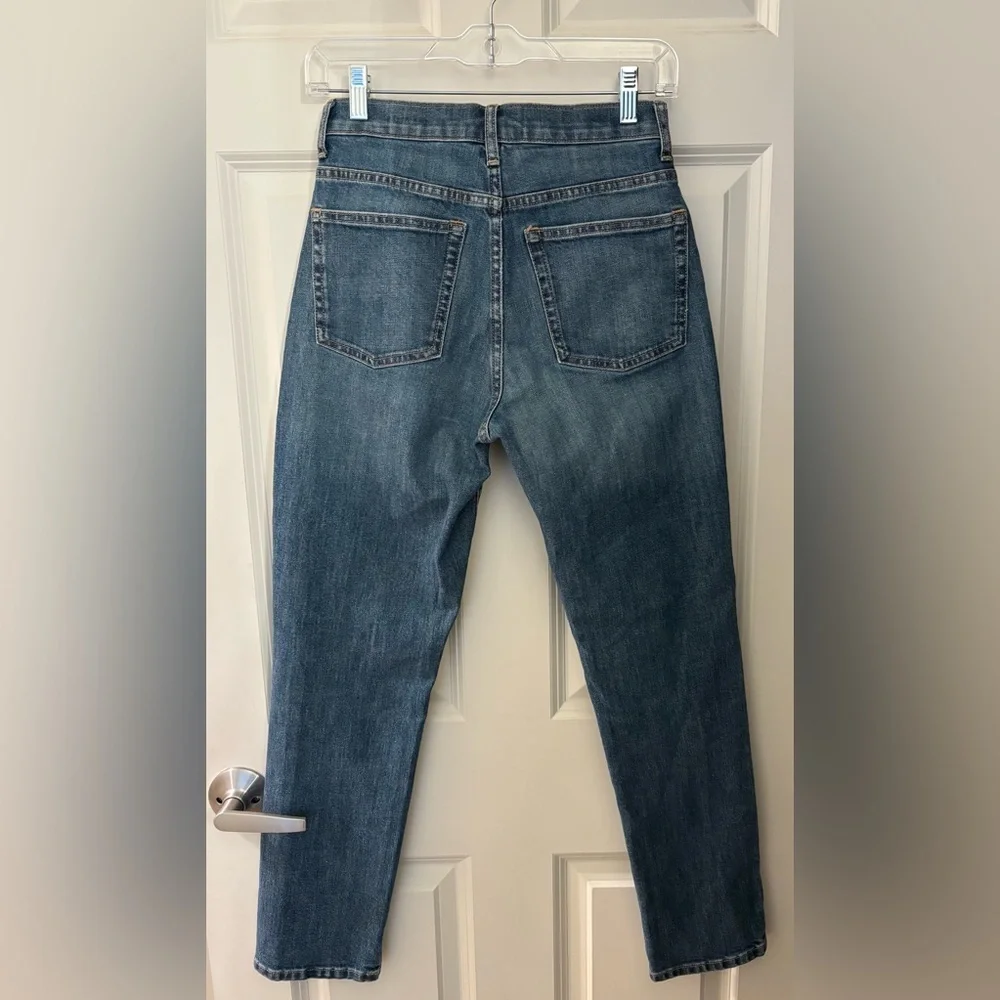 Everlane Cheeky Jean in Medium Wash, Size 25 Regular
